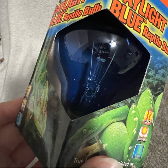 Zoo Med Daylight Blue Reptile Bulb 60 Watt - Picture 6 of 6